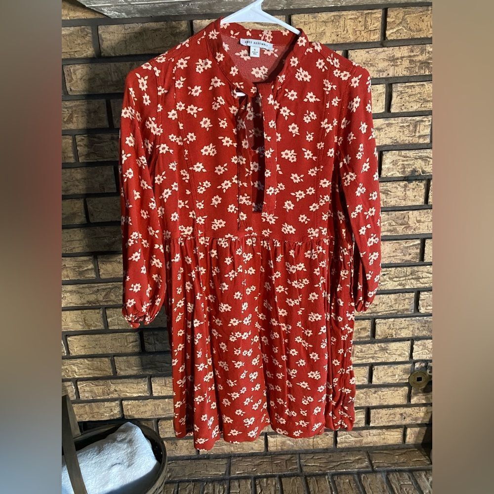 Free assembly dress